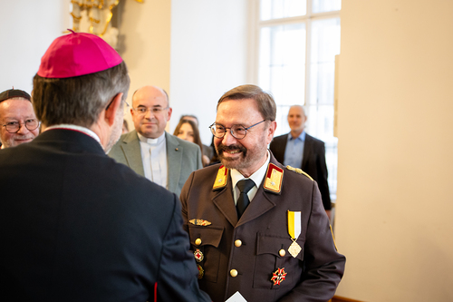 Ordensverleihung / Erzdiözese Wien/ Schönlaub, Stephan Schönlaub Ordensverleihung